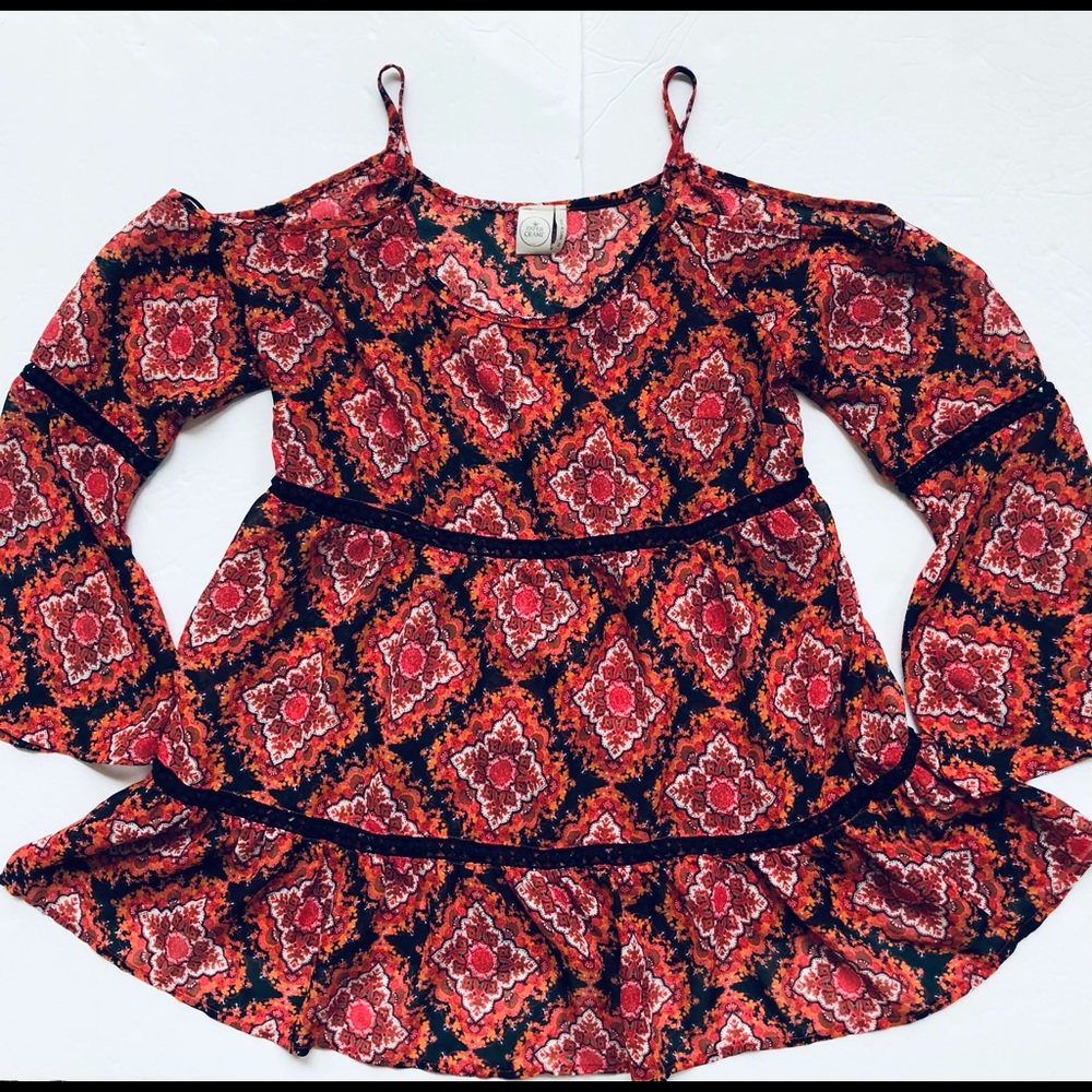 "PAPER CRANE" COLD SHOULDER TOP!!